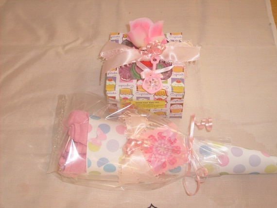 Beautiful Washcloth Flower Bouquet and Washcloth Cupcake
Set