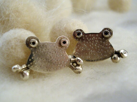 Frog sterling sterling silver stud earrings. Mini Zoo.