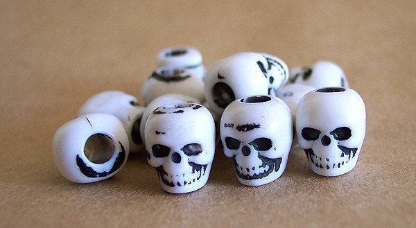 100 White Skull Beads Plastic Psychobilly Halloween Goth Day of the Dead Lolita ZNE ESST