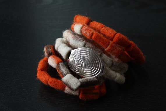 Labyrinth :  wrap bracelet . felt . fine silver