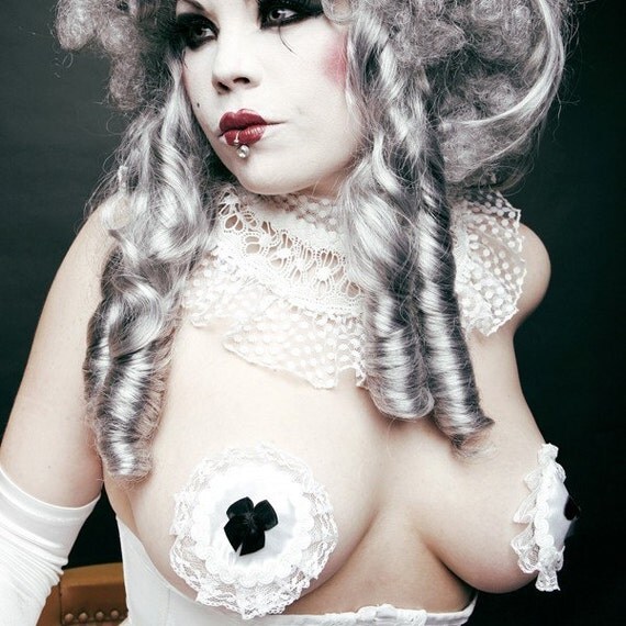 Ooooh la la White Lace Burlesque Pasties