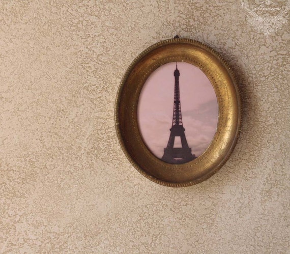 I Spy Paris- Vintage Oval Frame with Eiffel Tower Picture