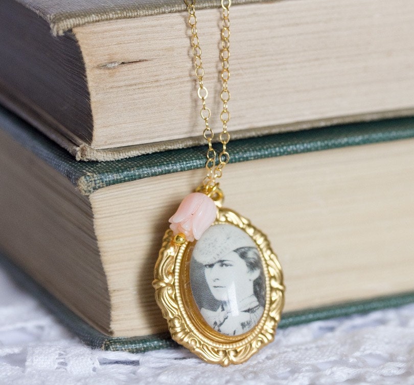Goldfilled Black and White Victorian Cameo Necklace