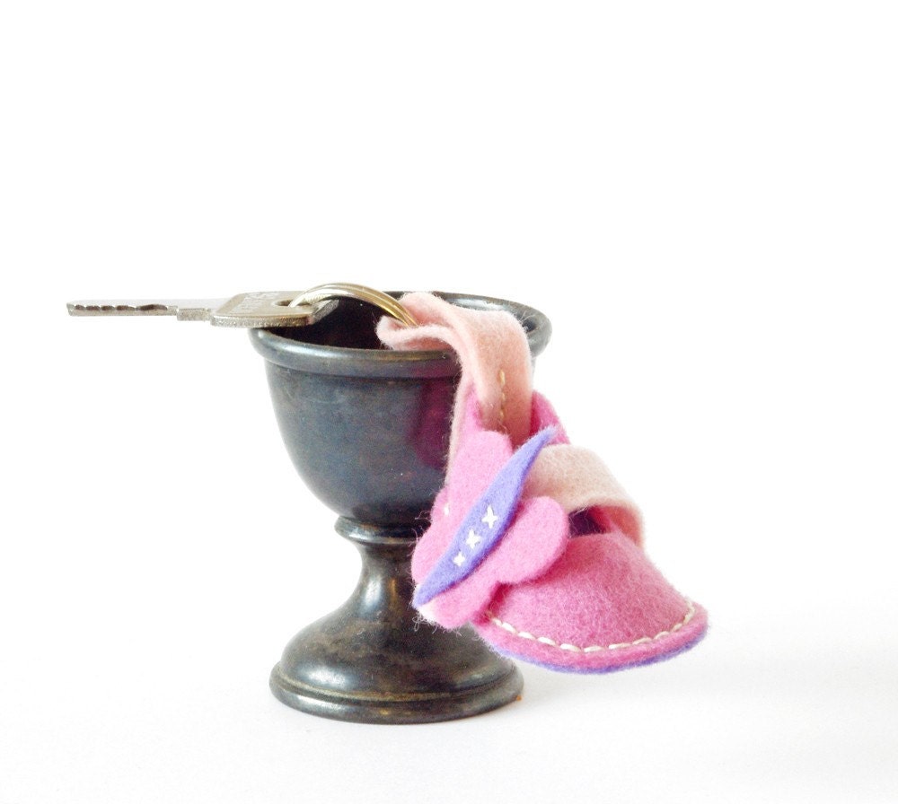Pink Keychain Mini Shoe with Butterfly - keyring - wool felt bootie