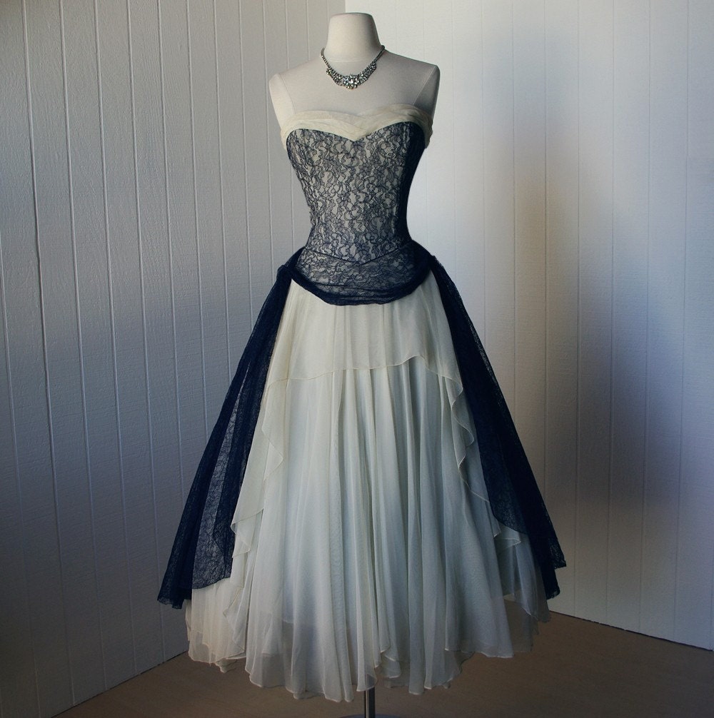 vintage 1930s - 1940s dress  ...couture designer PEGGY HUNT blue lace and cream chiffon full skirt dream dress