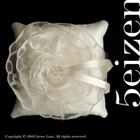 Bloomi Series IV - Ivory Lace Bloom Ring Pillow