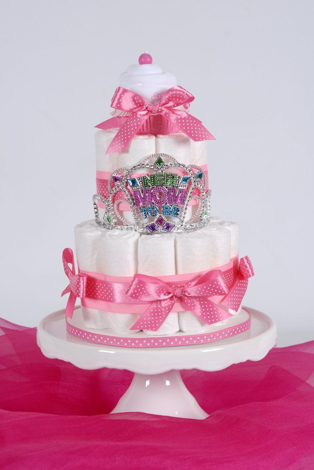 New Mom to be Cake Cupcake Onesie Gift Set The Riley   baby shower   ایده برای تزیین سیسمونی  نوزاد و فرشته كوچولو جشن سیسمونی یا