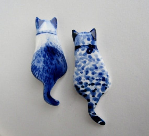 Handpainted Delft porcelain Brooch - Cat