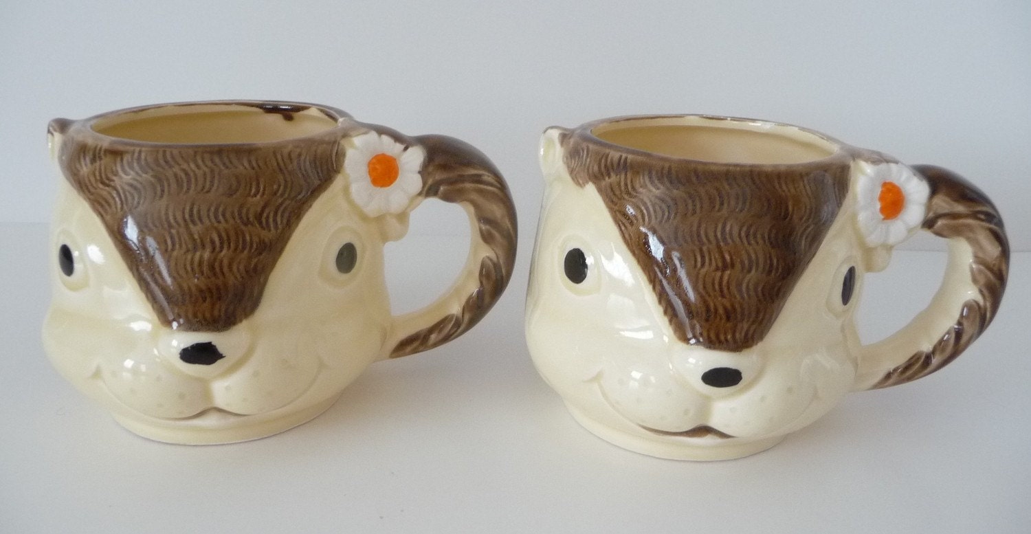 Vintage Pair of Ceramic Enesco Squirrel Mugs Japan