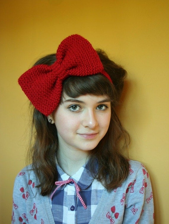 Oversized knitted hair bow - rich red