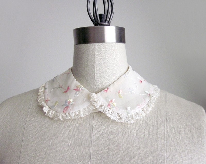 50s vintage white EMBROIDERED floral lace collar
