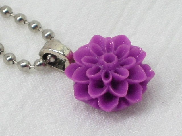 Vintage Inspired Lucite Flower Necklace/Pendant