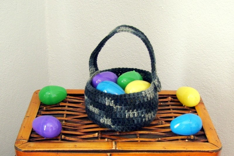 Crocheted Basket with Handle