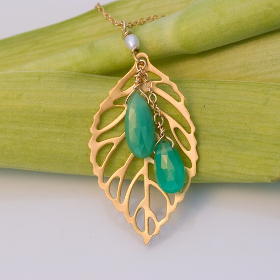 Stunning 16k gold plated leaf necklace with faceted Chrysoprase drops in 14k gold filled chain