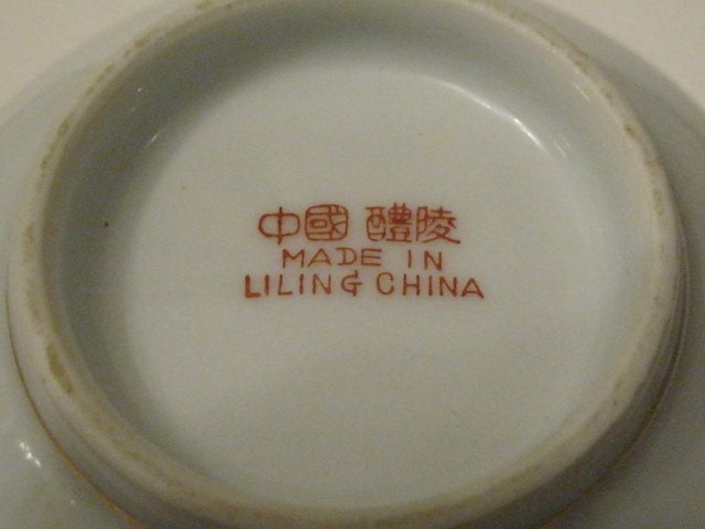 Vintage Soup Bowl/Rice Bowl Made in Liling China - Red and White