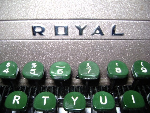 Royal Typewriter, Quiet DeLuxe, GREEN KEYS, Chrome Accents, Tk Tk Tk Tk Tk DING