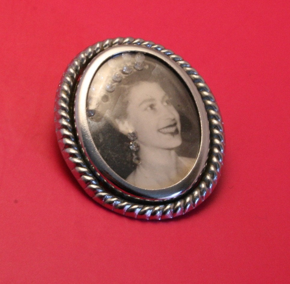 queen elizabeth ii young pictures. Vintage Queen Elizabeth II