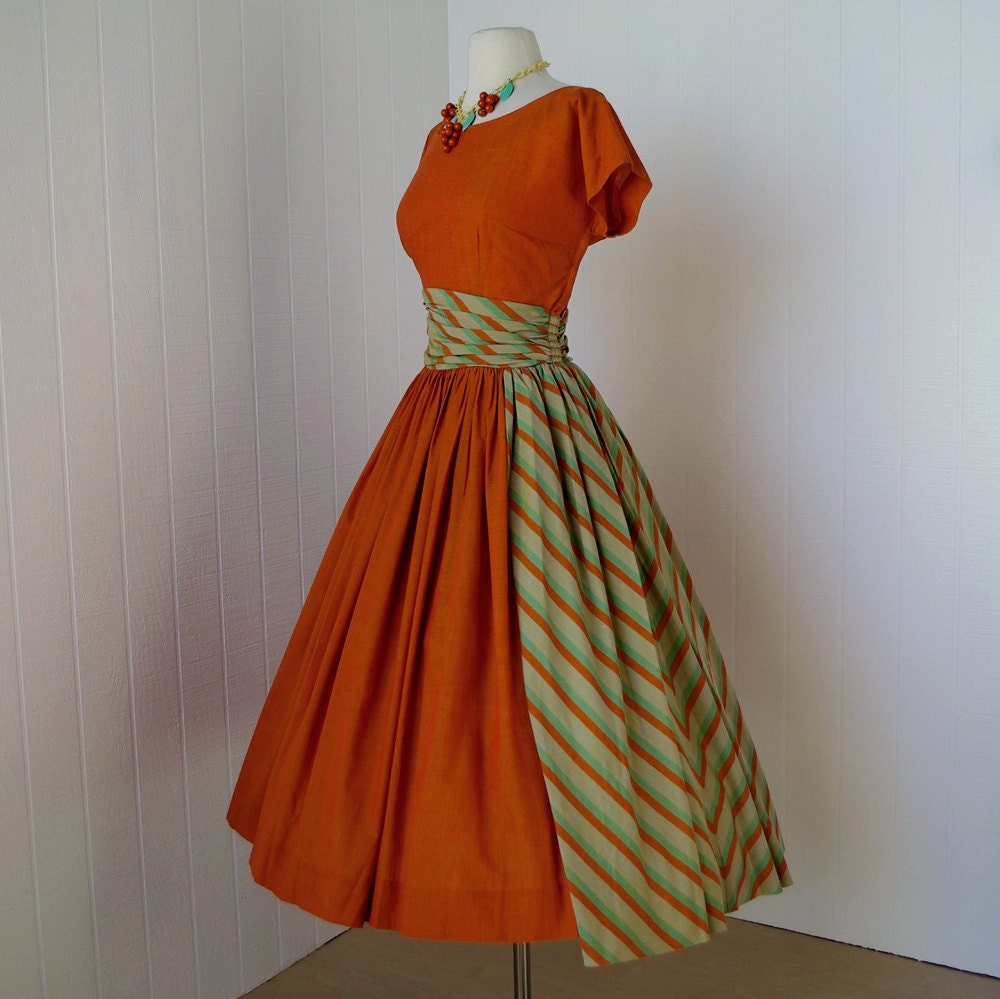Pin Up Clothing Ideas. full skirt pin-up dress