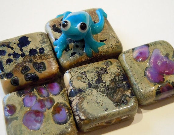 This a gorgeous set of lampwork beads, that come with a little guy who 
needs a home. He is a bit startled, but I'm sure he will chill out when 
he meets his new owner!
