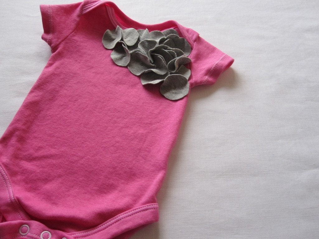 grey circle cluster baby bodysuit
