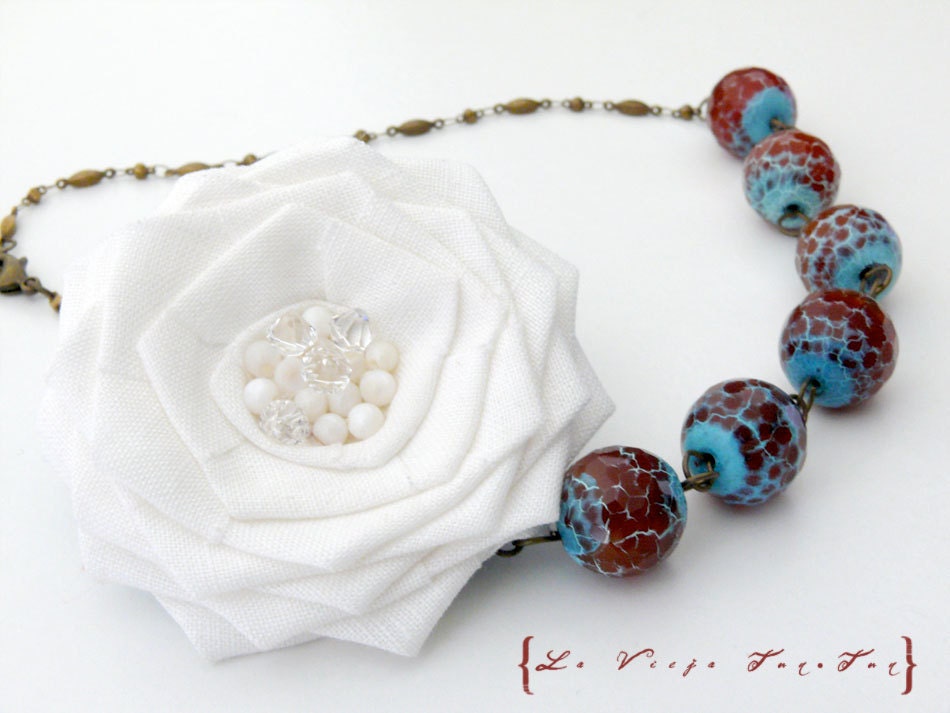 White Linen Rose and 16mm Crab Agate Gemstones Statement Necklace