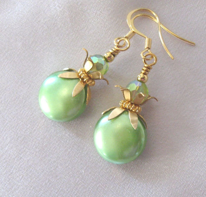 Lime Green Vtg Bead Earrings Aurora Borealis by sendinglovegallery vintage 