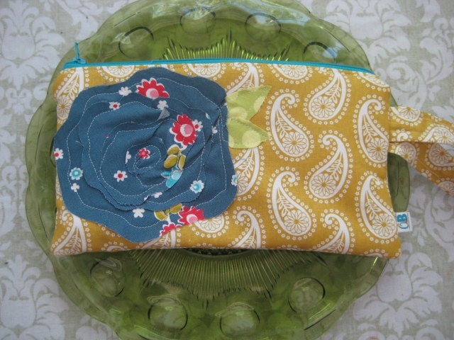 Wrist Pouch in Shab Paisley Blue