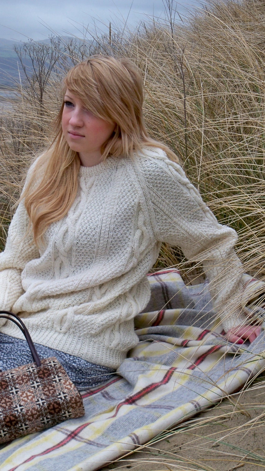 Hand Knitted pure cream Welsh Wool Aran sweater. UNISEX     ( TYSUL)