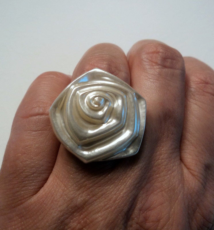 Vintage white pearl pearlized plastic big rose flower ring on brass adjustable ring band