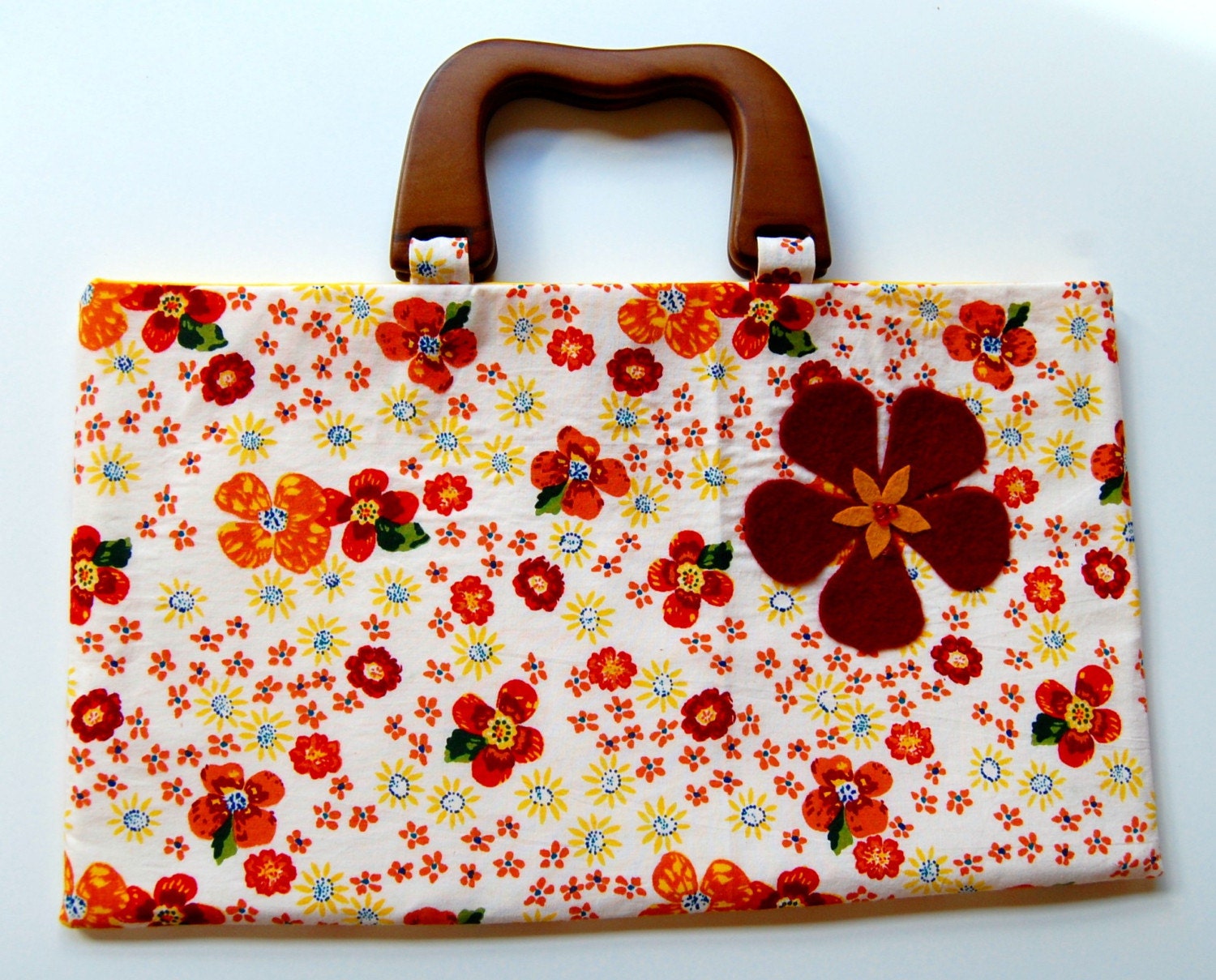 Wooden handle purse with scattered flowers