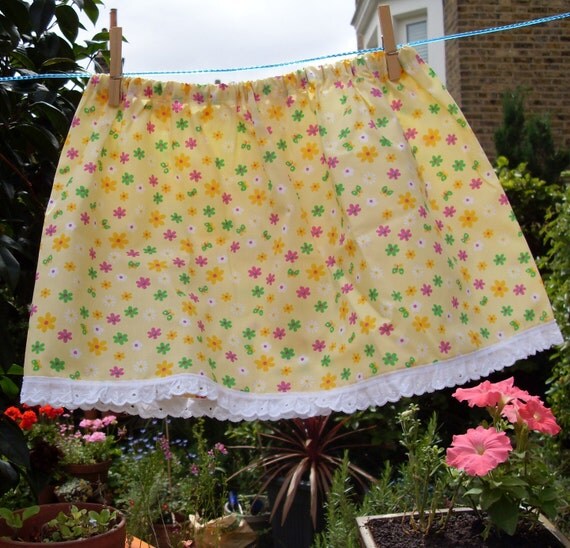 Sunshine Skirt (3 to 4 years) 10 dollars    Free shipping