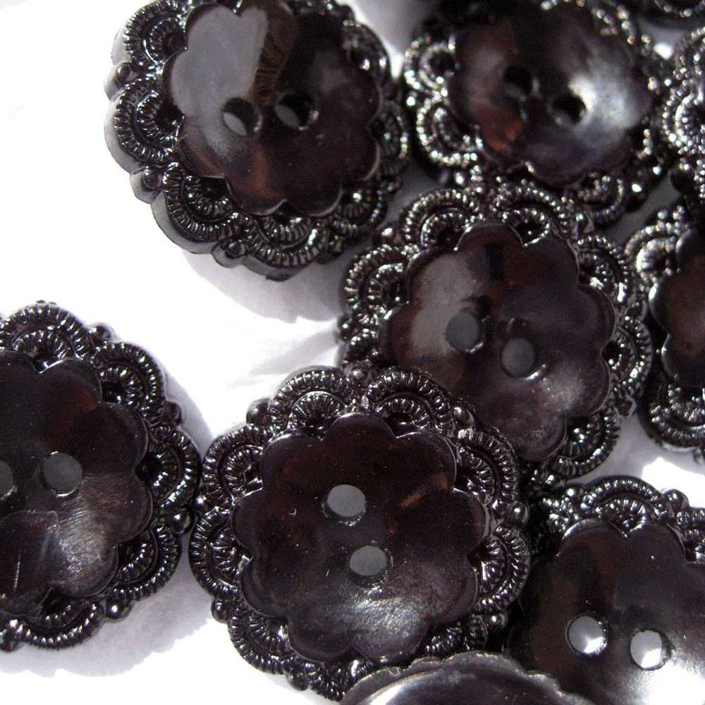 5 x Black Flower Filigree 18mm / 0.7in Buttons (ST3953)