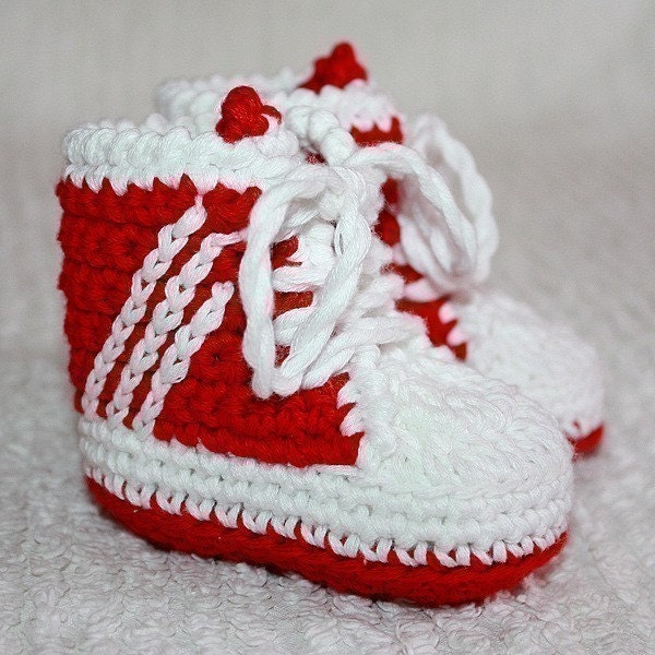 Free pattern: crocheted baby mocs (3-6 months) | Baby and Wool