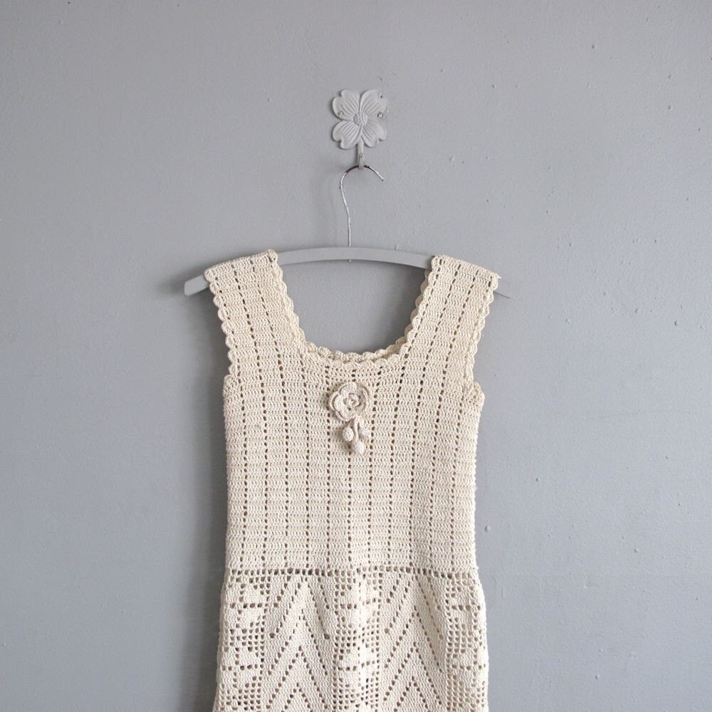 <br />1960s vintage TEA STAINED crochet juniors dress<br />