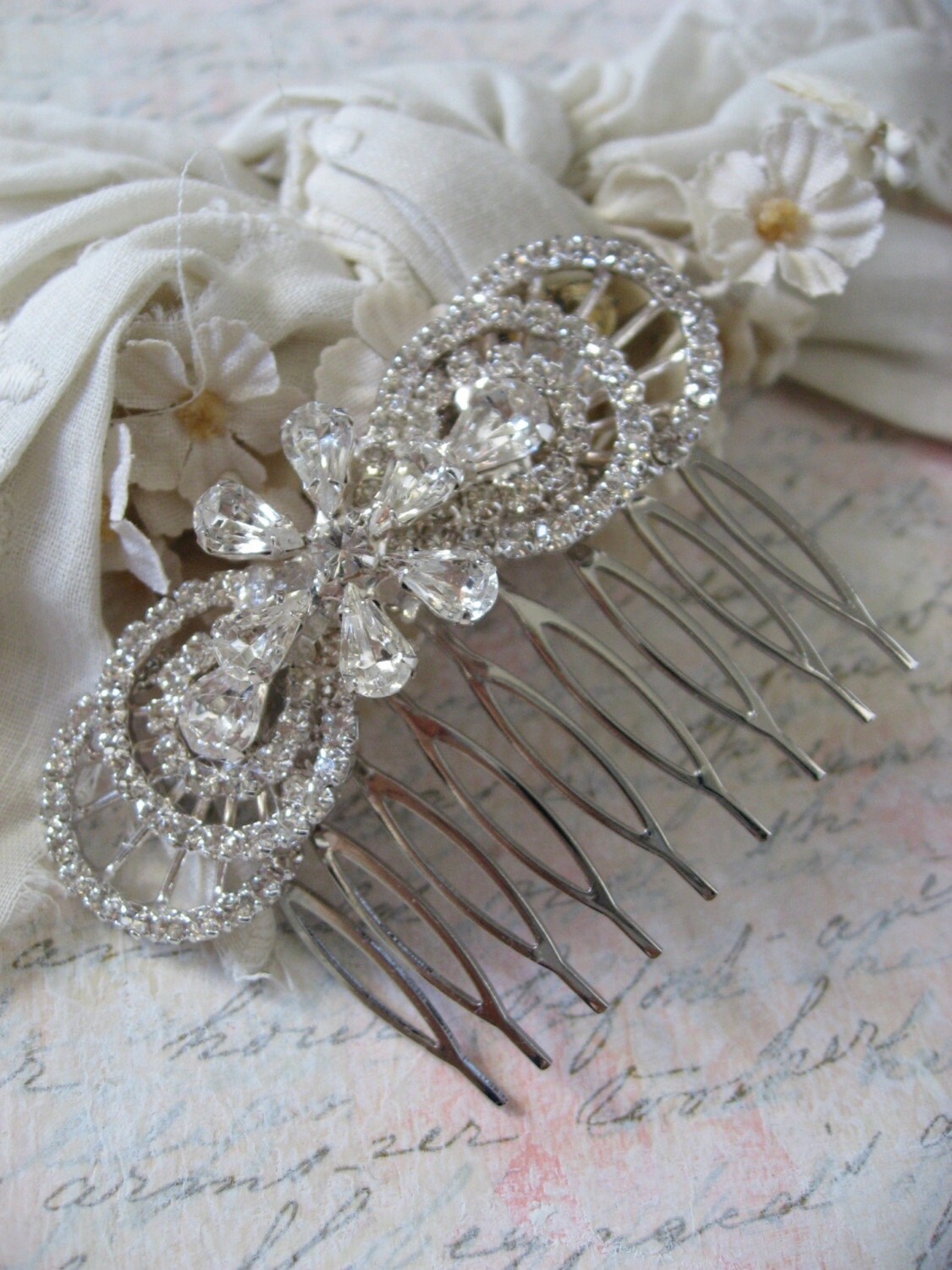 monique lhuillier lace wedding