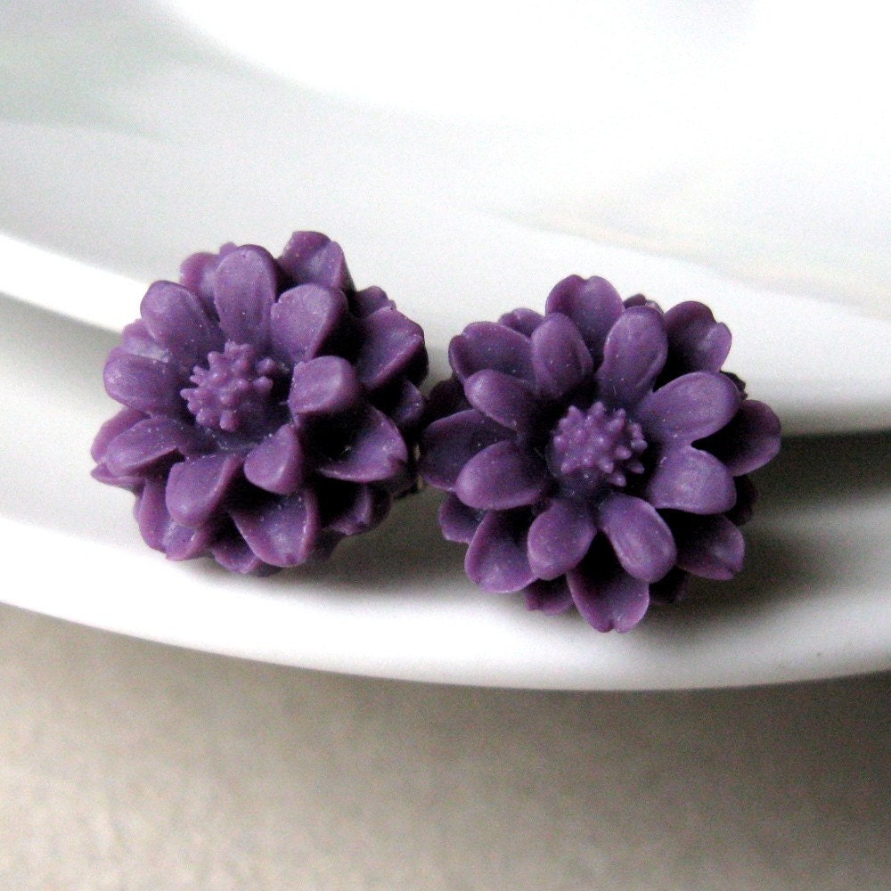 <br />Marigold Flower Post Earrings in Purple