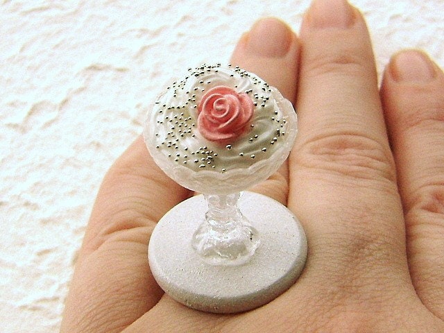 Elegant Vanilla Mousse With Candy Rose Ring