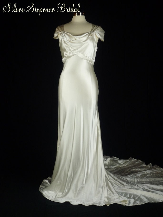 Inspired by Kelly: Wedding dresses on Etsy 5