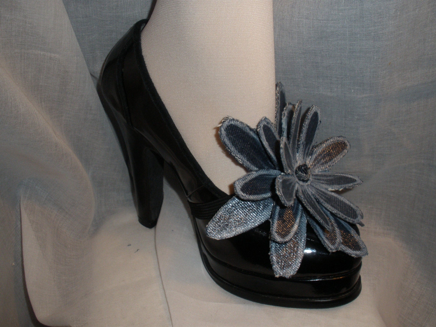 Adorable Star Burst Flower with White Tirm Wrap Accessories for Your High Heel Shoes Not Shoe Clip