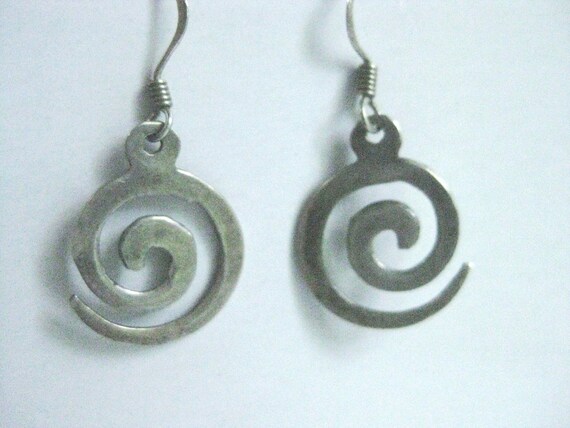 SALE Vintage Swirl Spiral Sterling Silver Earrings  Stamped 925 FREE SHIPPING Worldwide