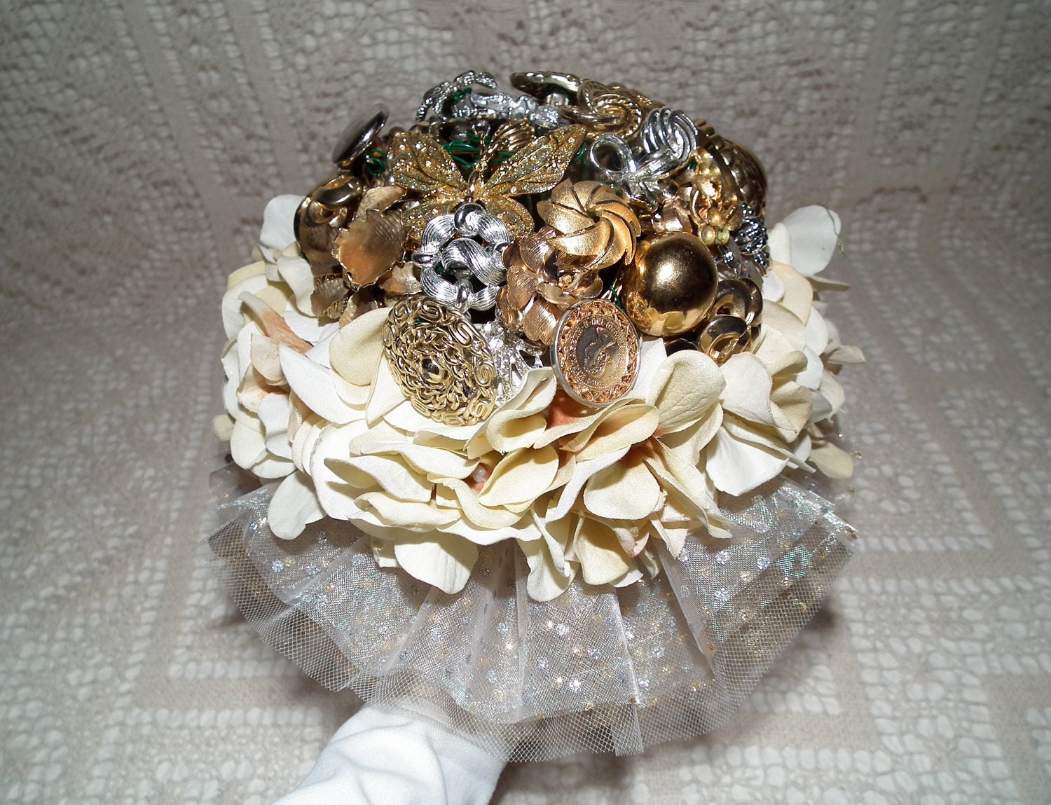 Metallic brooch bouquet