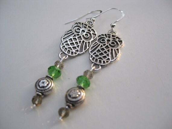 FREE SHIPPING Lovely OWL Earrings Silver Tone with Swarovski Apple Green Crystal Round Cut  Stones