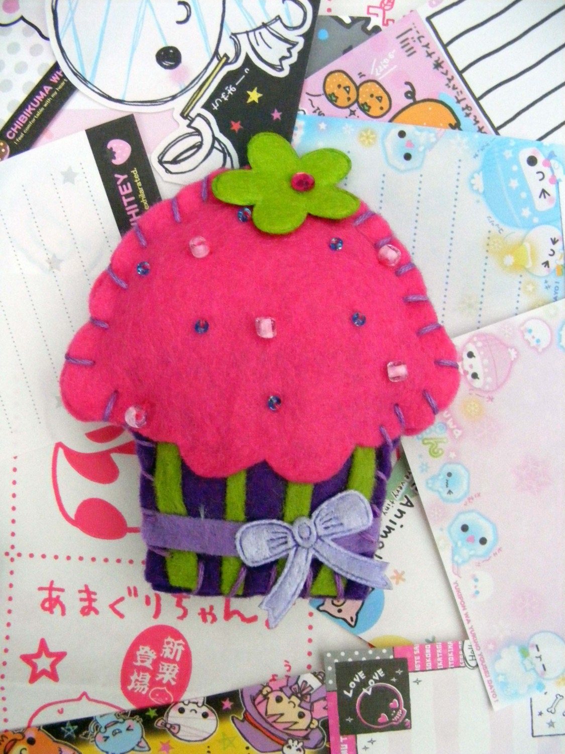 Cutie cupcake felt brooch in pink