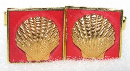 Jewelry Shell cuff links 1960's vintage, retro 60's collectible  Gas & Oil Millionaire Texas Oilman Texana relics unique Texan 13f