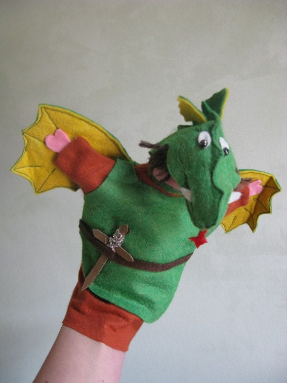 The knight disguised as a dragon ( felt puppet )